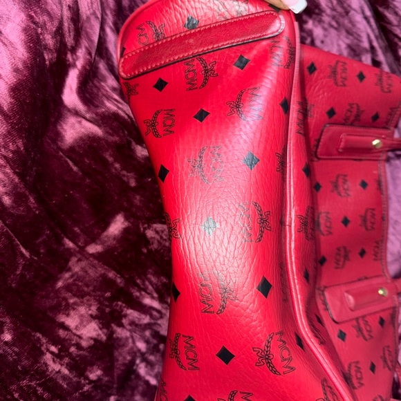 Authentic medium MCM purse with pouch included - Picture 4 of 5